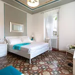 Maji - Historic With Pool & Parking, 100m From Ferry & Train Apartmán