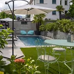 Apartmán Maji - Historic With Pool & Parking, 100m From Ferry & Train *