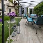Apartmán Maji - Historic With Pool & Parking, 100m From Ferry & Train