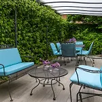 Apartmán Maji - Historic With Pool & Parking, 100m From Ferry & Train *