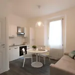 Apartmán Maji - Historic With Pool & Parking, 100m From Ferry & Train