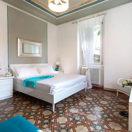 Maji - Historic With Pool & Parking, 100m From Ferry & Train Апартаменты