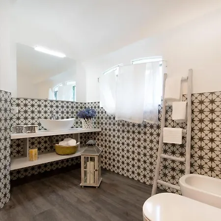 Maji - Historic With Pool & Parking, 100m From Ferry & Train Апартаменты Манделло-дель-Ларио