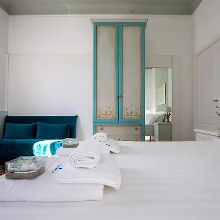 Апартаменты Maji - Historic With Pool & Parking, 100m From Ferry & Train *
