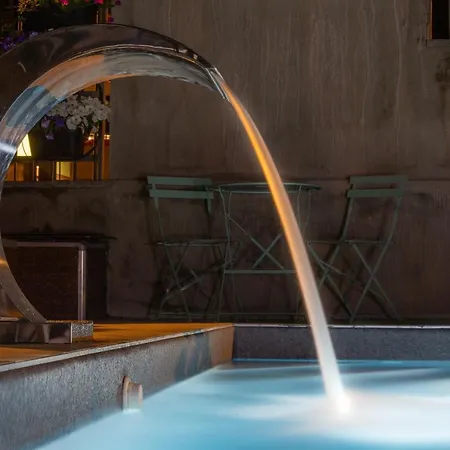 Апартаменты Maji - Historic With Pool & Parking, 100m From Ferry & Train *