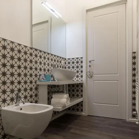 Maji - Historic With Pool & Parking, 100m From Ferry & Train Апартаменты *