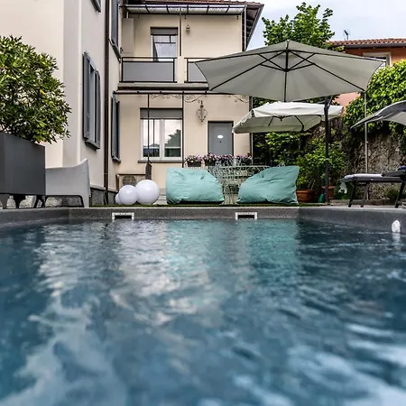 Maji - Historic With Pool & Parking, 100m From Ferry & Train Apartmán *